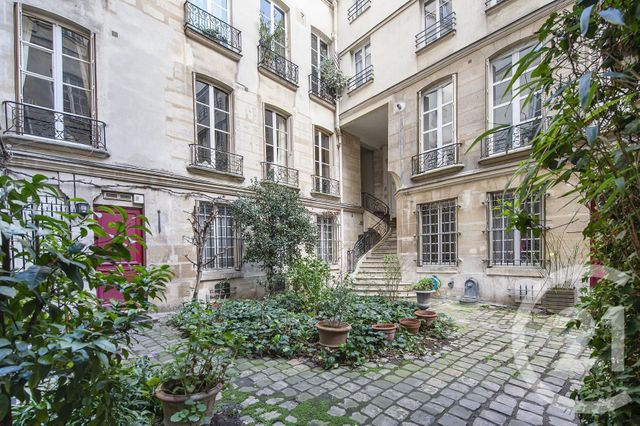 Studio à vendre - 1 pièce - 11.0 m2 - PARIS - 75003 - ILE-DE-FRANCE - Century 21 Alpha Marais