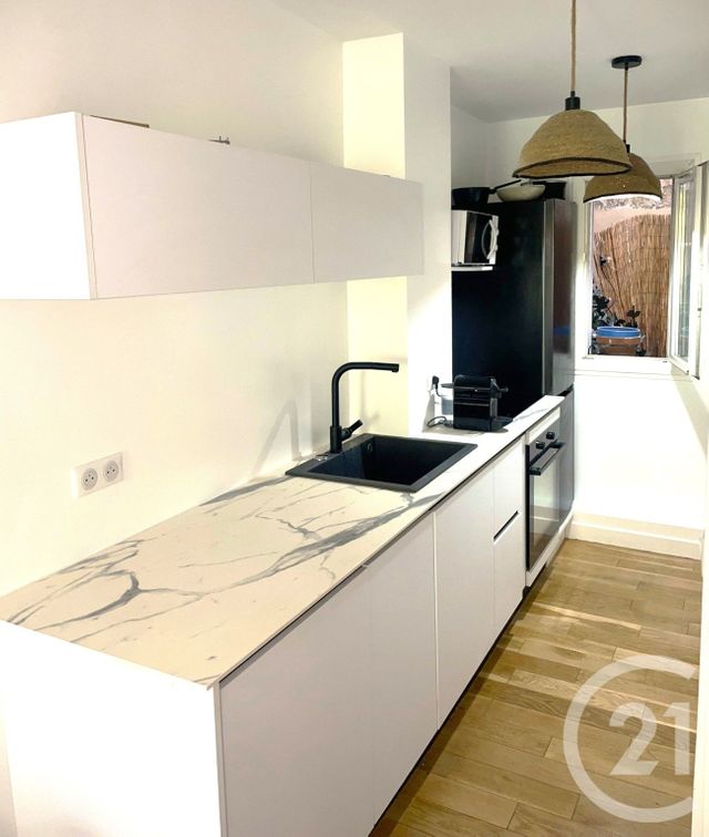 Appartement F2 à vendre - 2 pièces - 30.0 m2 - PARIS - 75018 - ILE-DE-FRANCE - Century 21 Alpha Marais