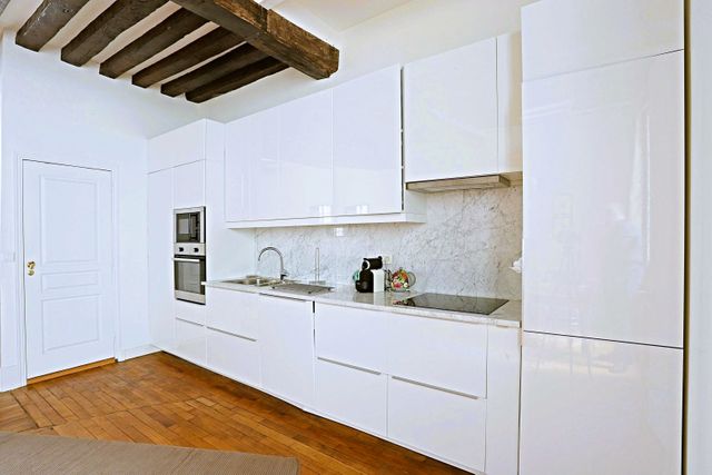 Afficher la photo en grand Appartement F4 à vendre - 4 pièces - 83.2 m2 - PARIS - 75004 - ILE-DE-FRANCE - Century 21 Alpha Marais
